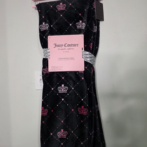 Juicy Couture Plush Printed Throw - Picture 2 of 8